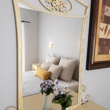 Apartament George House Kariótai