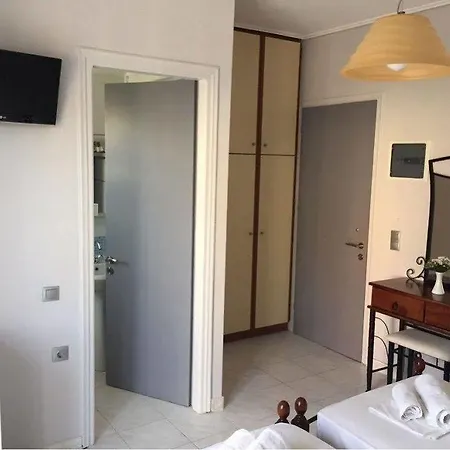 Apartament George House Kariótai