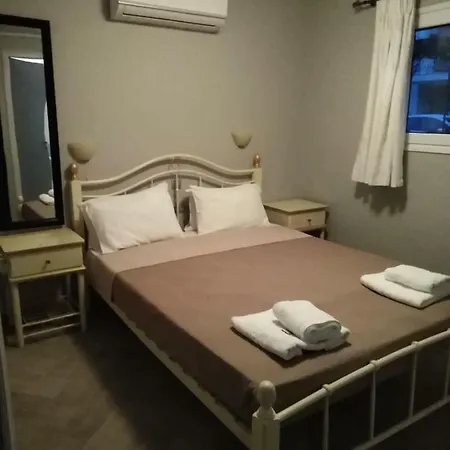 Apartament George House Kariótai